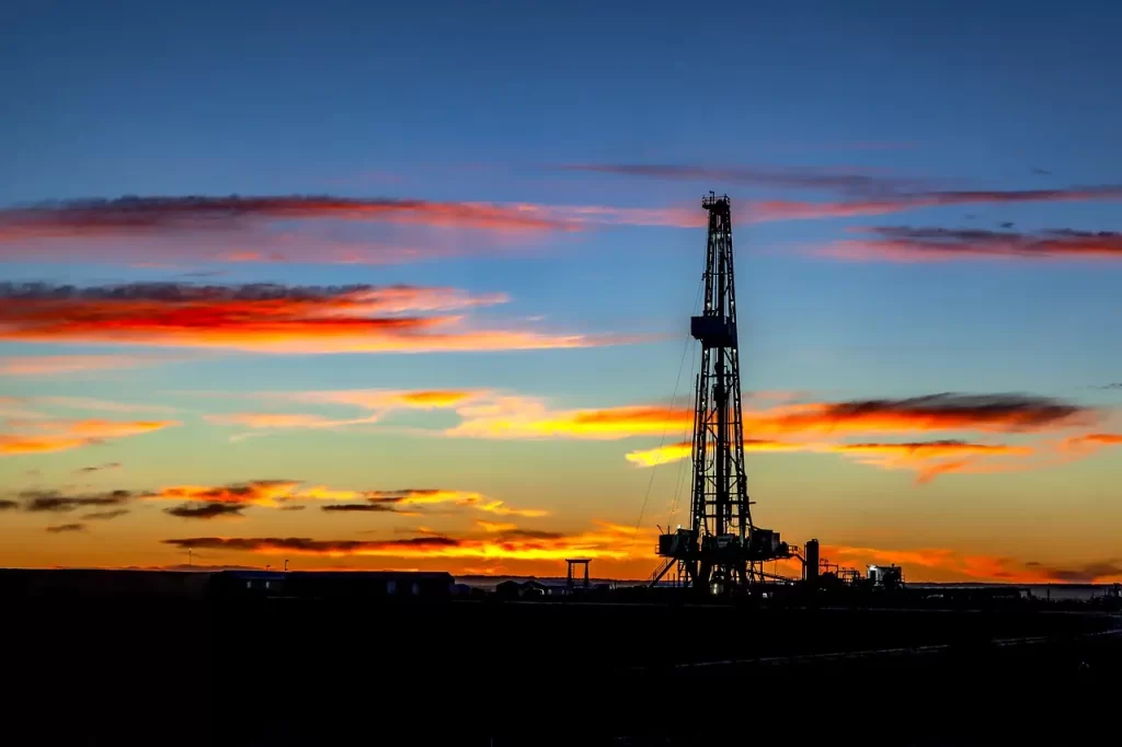 an oil right in the night sky on a open field