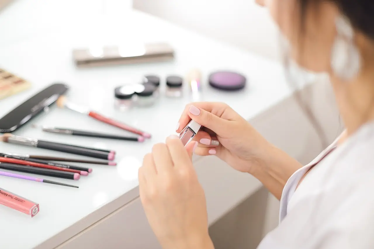 How To Make Money Selling Makeup